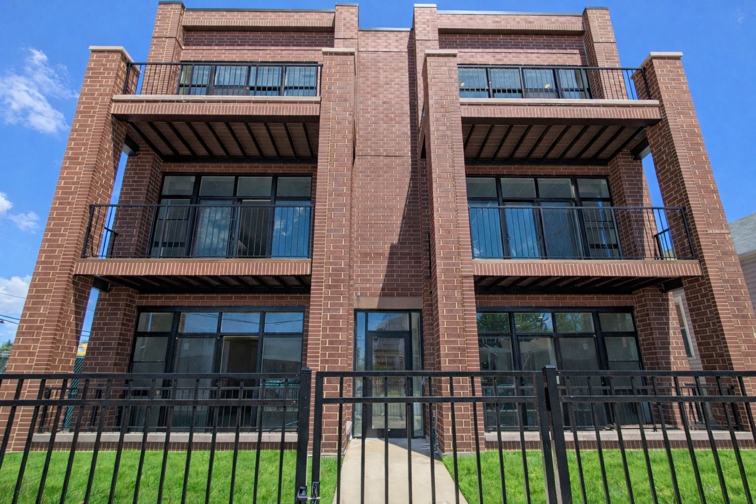 4744 Addison Street — Chicago, IL 60641