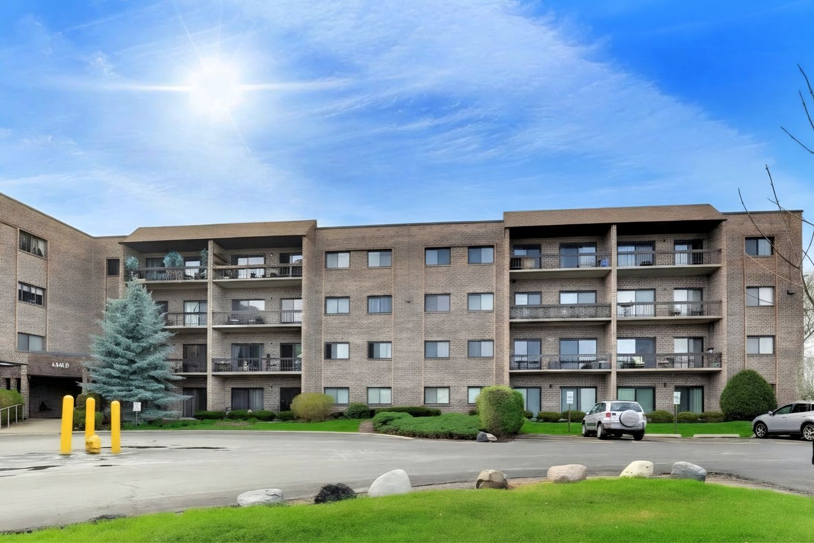 1400 N Elmhurst Road #319 — Mount Prospect, IL 60056