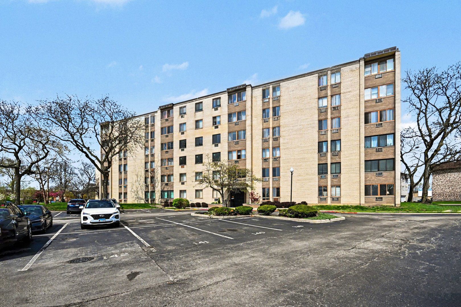 9720 S Pulaski Road #102 — Oak Lawn, IL 60453