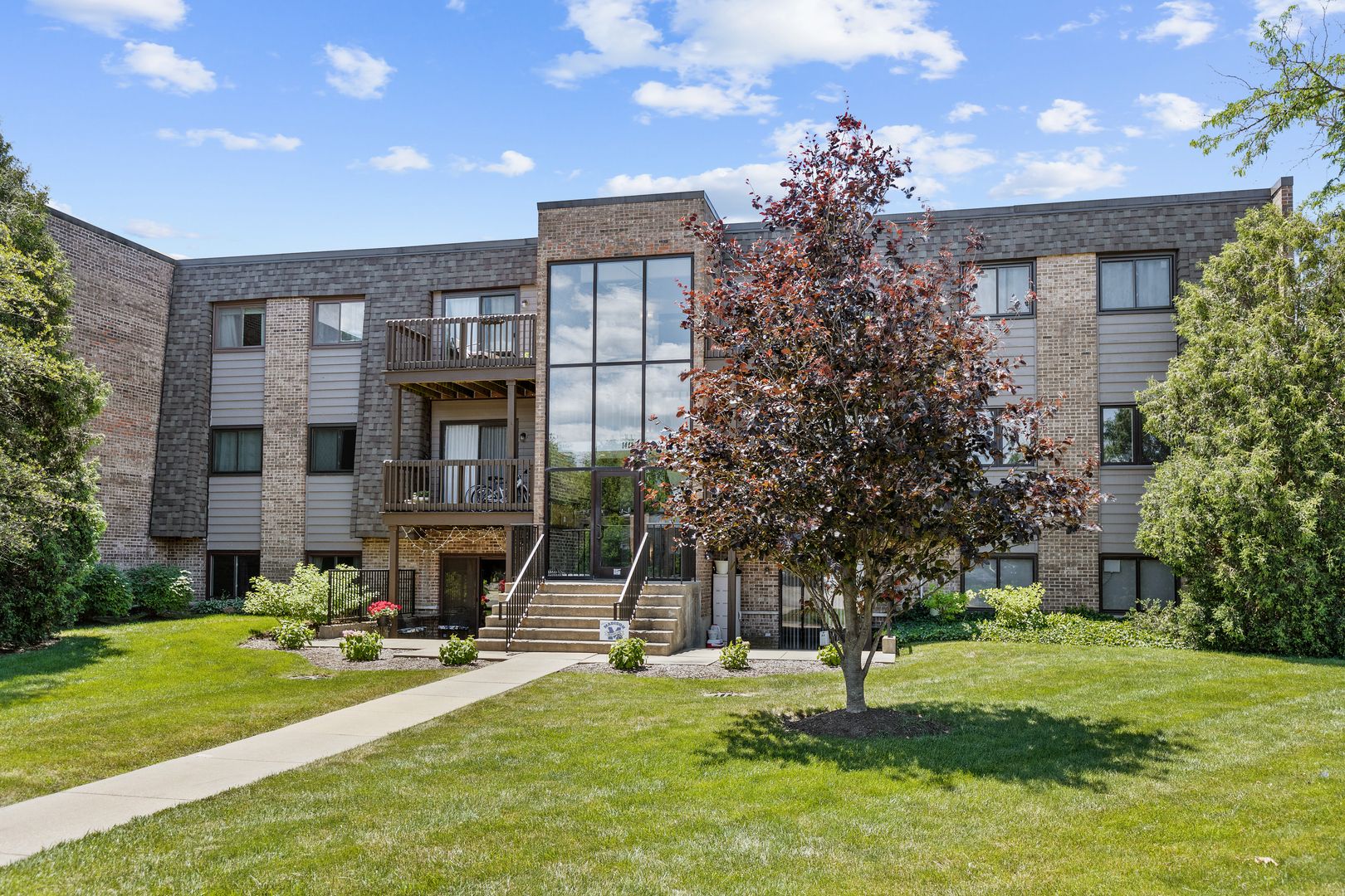1444 Stonebridge Circle #H3 — Wheaton, IL 60189