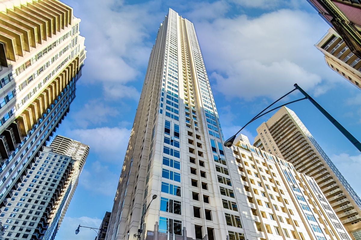 33 Ontario Street, Chicago, IL 60654