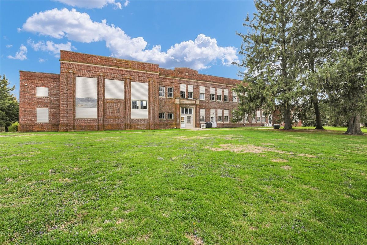 325 W South 3rd Street, Deland, IL 61839