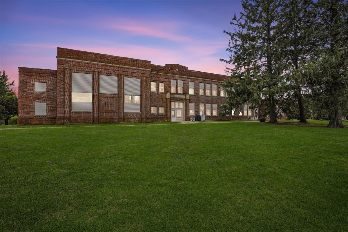 325 South 3rd Street, Deland, IL 61839