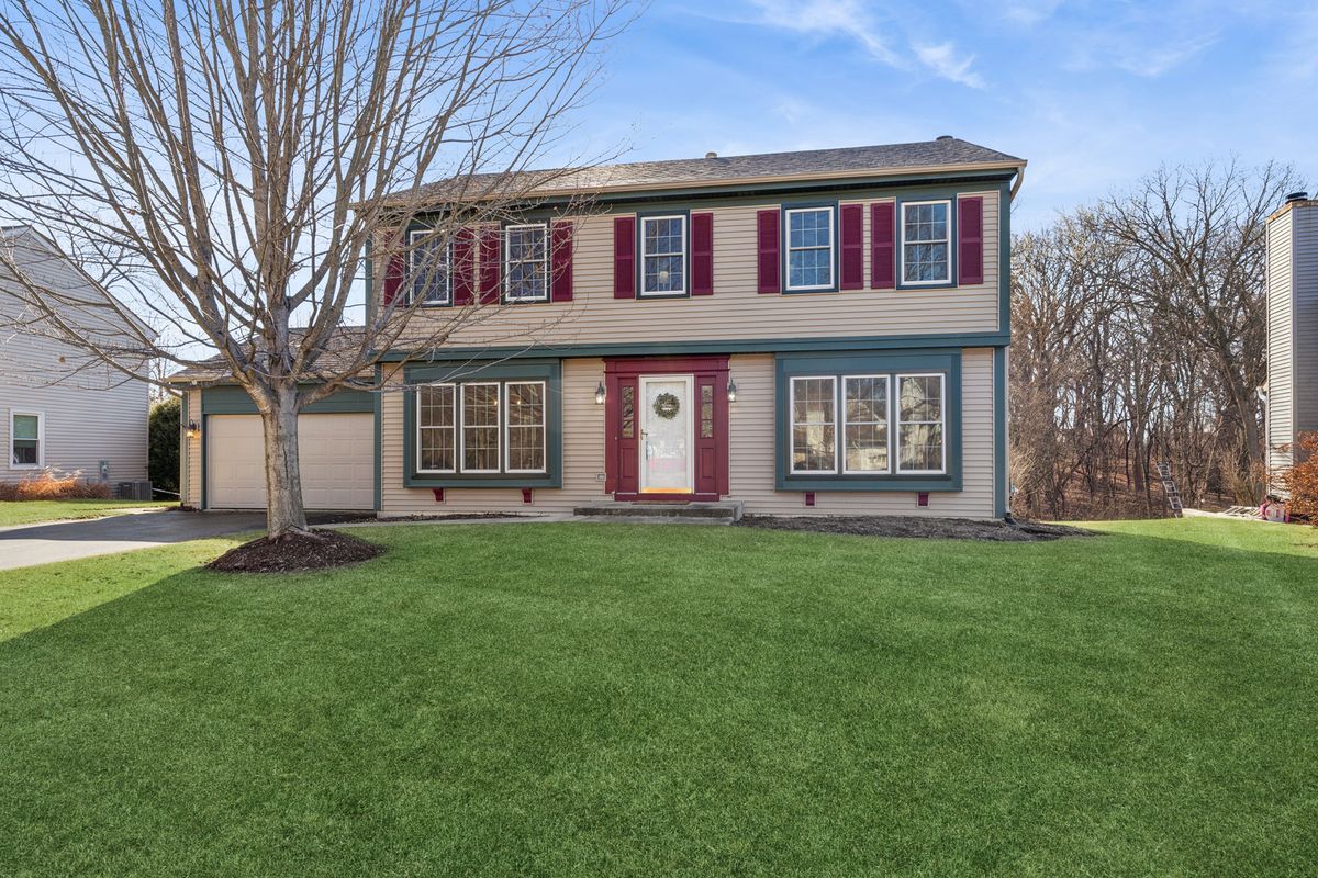 701 Carriage Hill Road, Island Lake, IL 60042