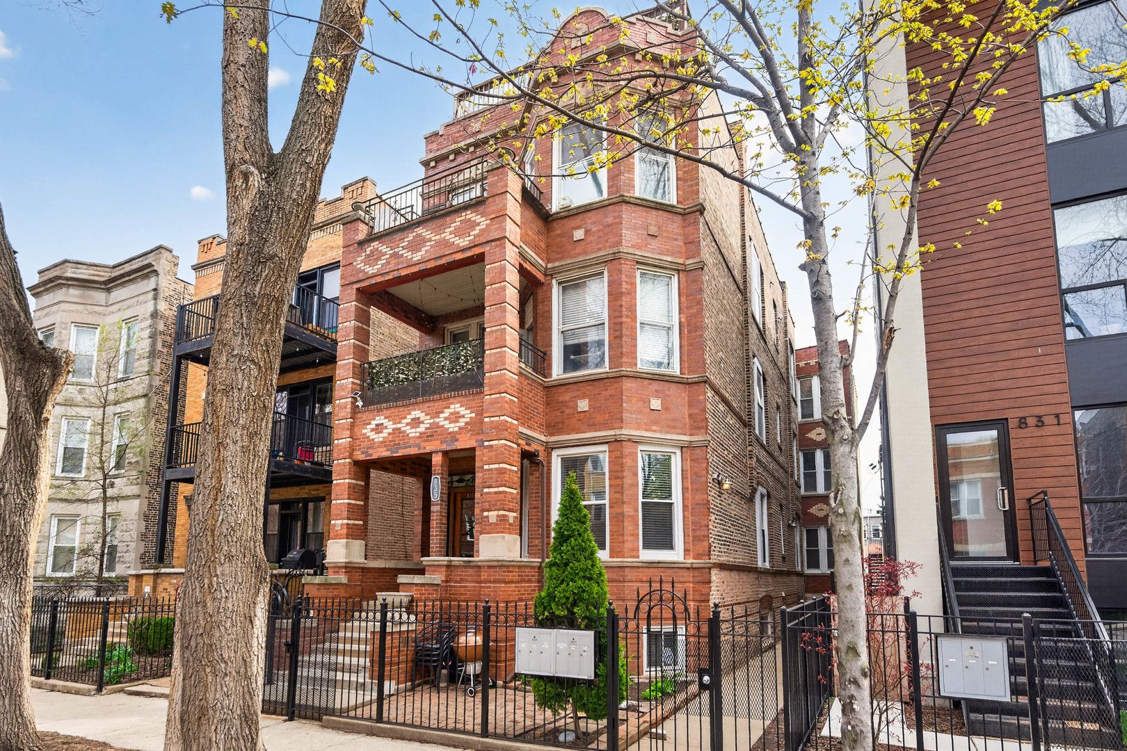 835 N Maplewood Avenue #1F — Chicago, IL 60622