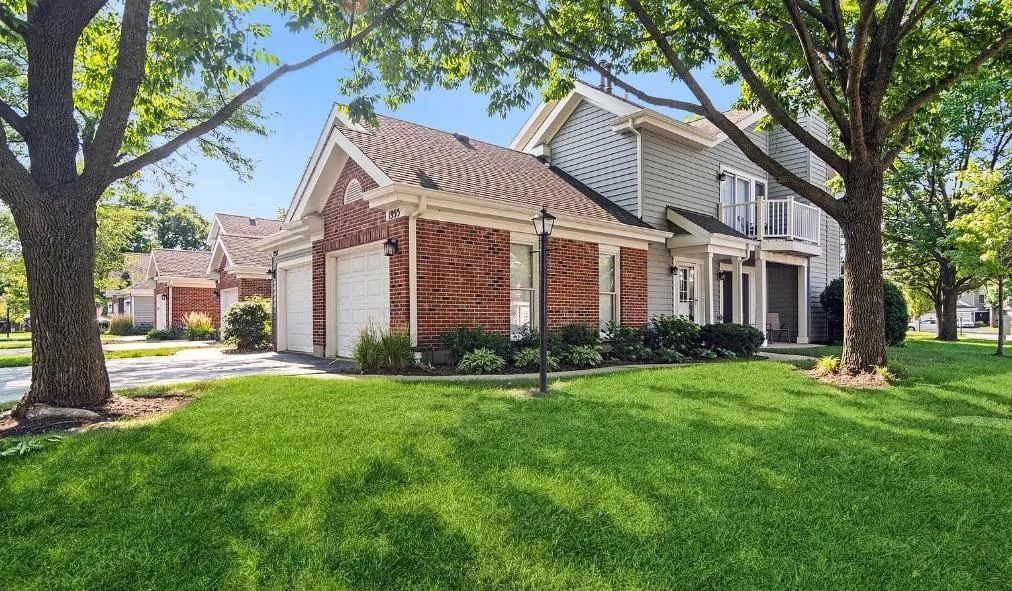1955 Stillwater Road, Arlington Heights, IL 60004