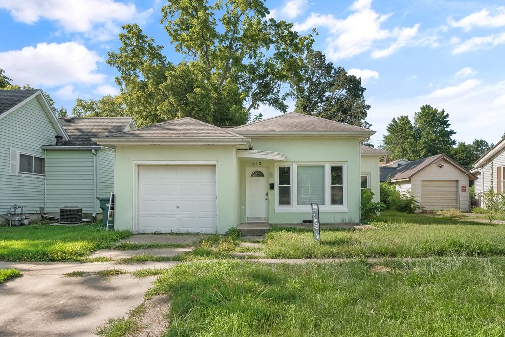 313 Pembroke Street, Tuscola, IL 61953