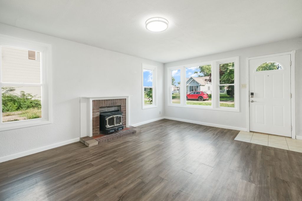 313 E Pembroke Street, Tuscola, IL 61953