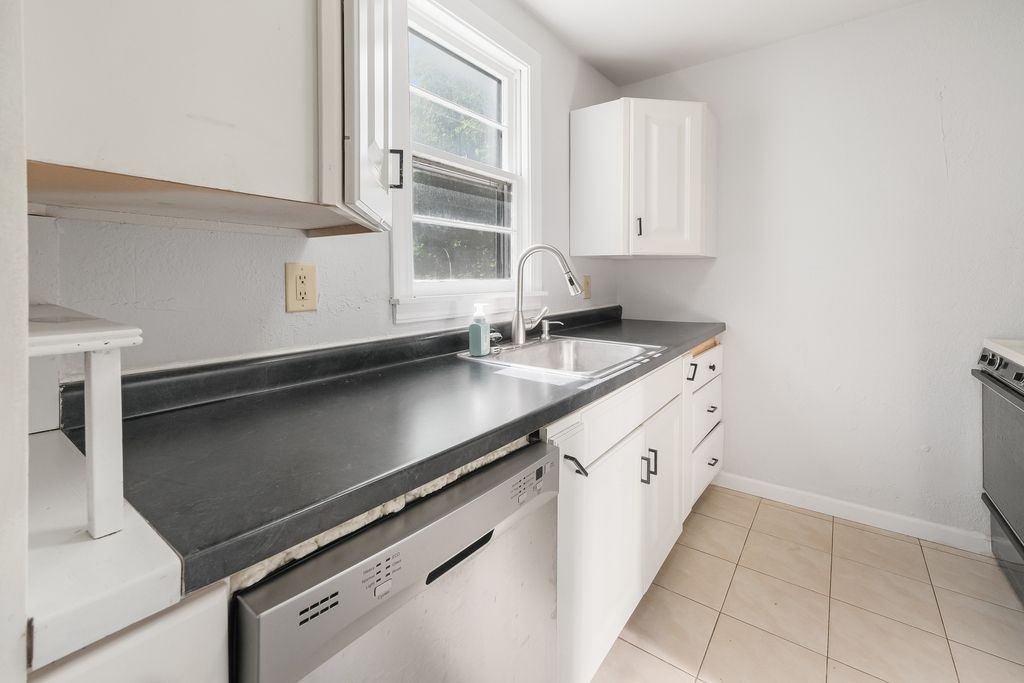 313 E Pembroke Street, Tuscola, IL 61953