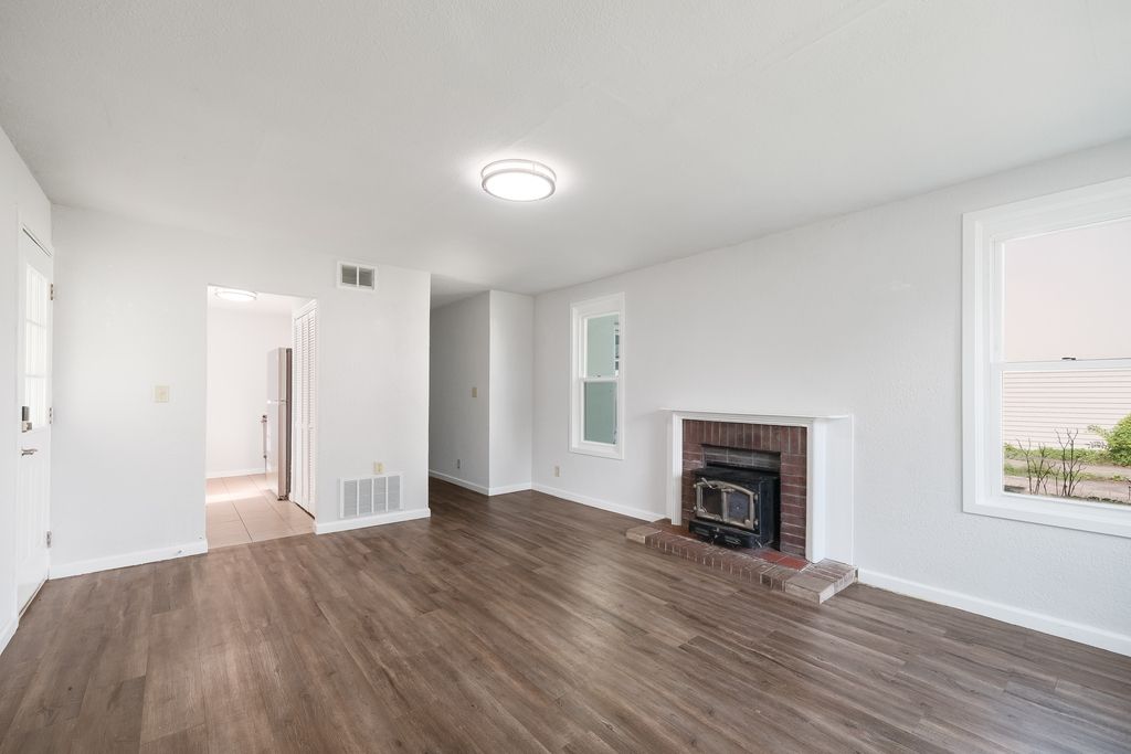 313 E Pembroke Street, Tuscola, IL 61953