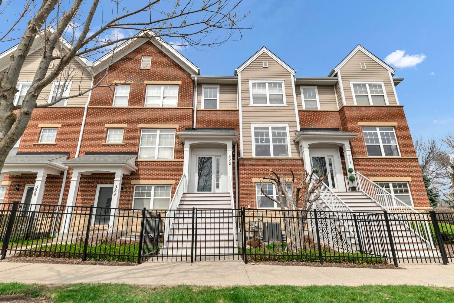 320 W Wood Street — Palatine, IL 60067