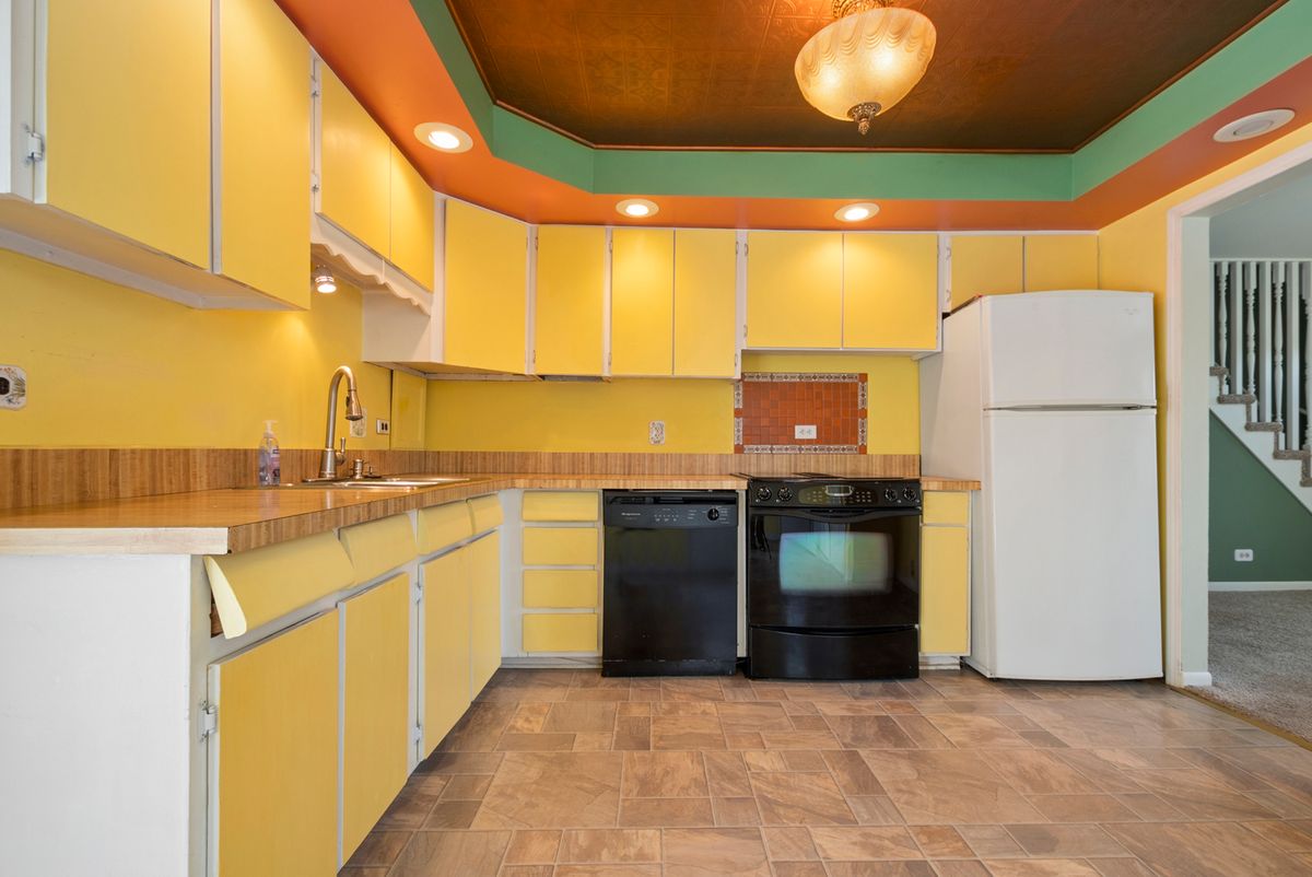 7118 Stanford Drive, Bridgeview, IL 60455