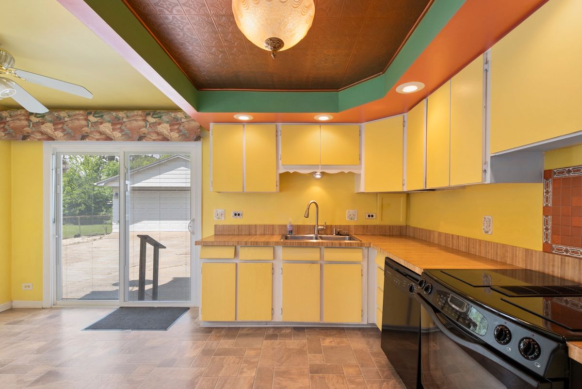 7118 Stanford Drive, Bridgeview, IL 60455
