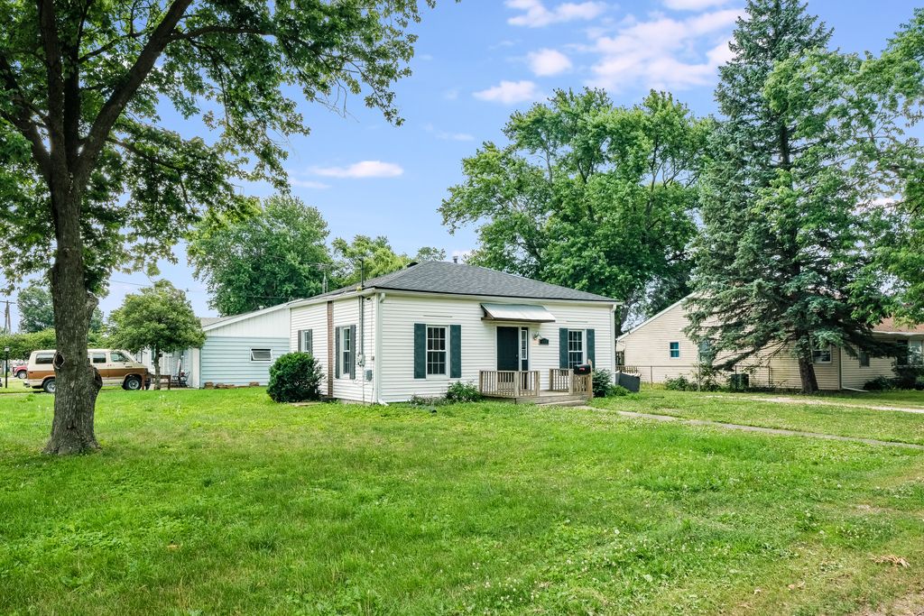 701 S Embarras Avenue, Tuscola, IL 61953