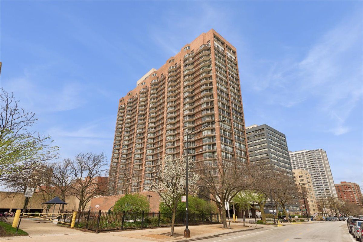 4170 Marine Drive, Chicago, IL 60613