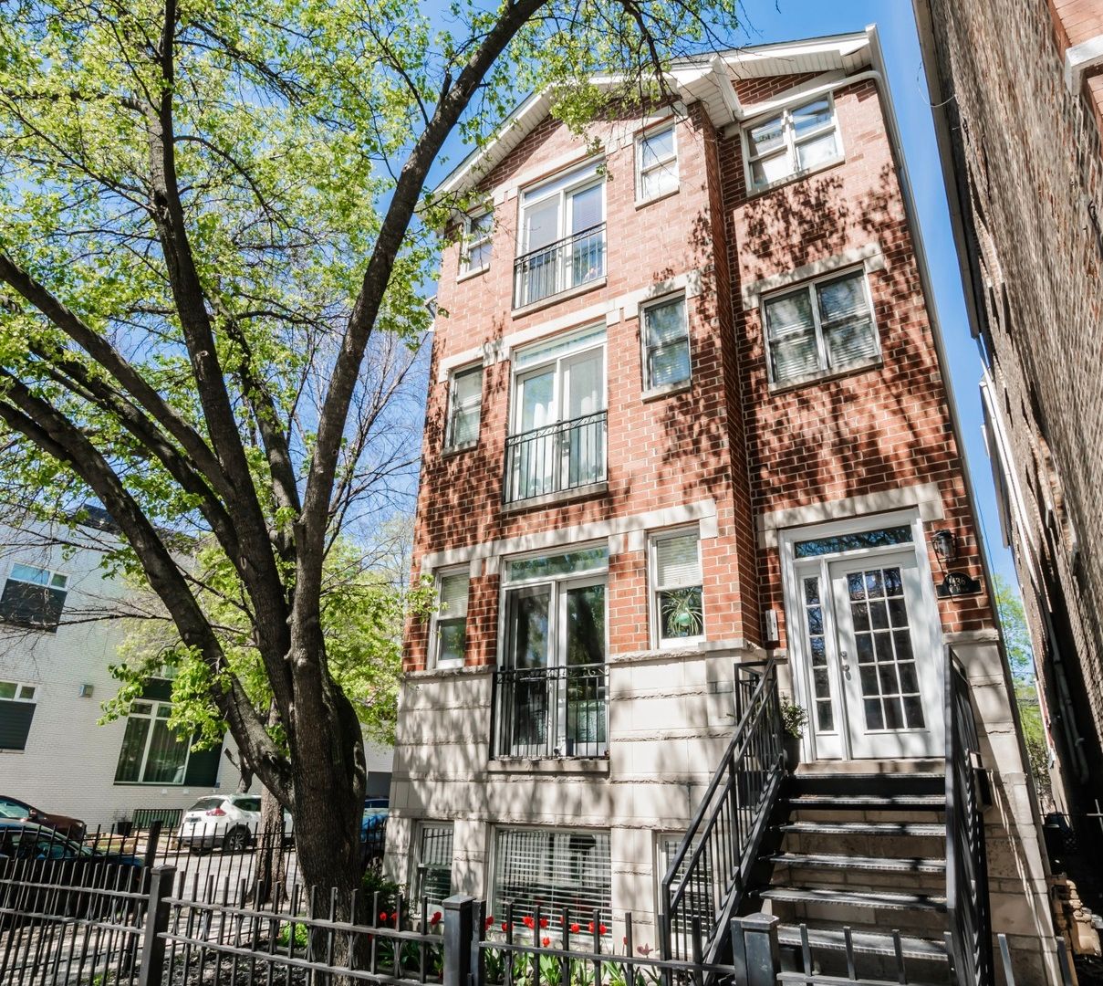1436 W Huron Street #3 — Chicago, IL 60642