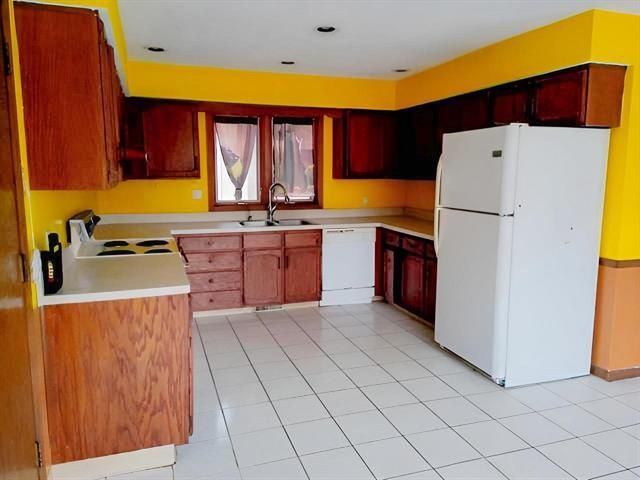 8046 Harvest Hill Drive, Roscoe, IL 61073