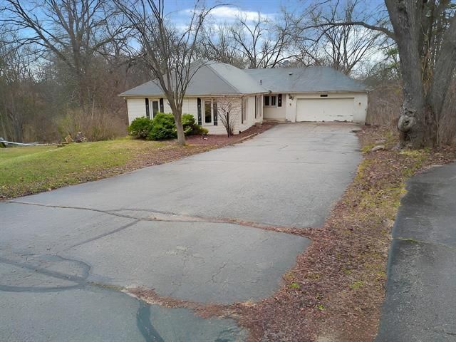 8046 Harvest Hill Drive — Roscoe, IL 61073