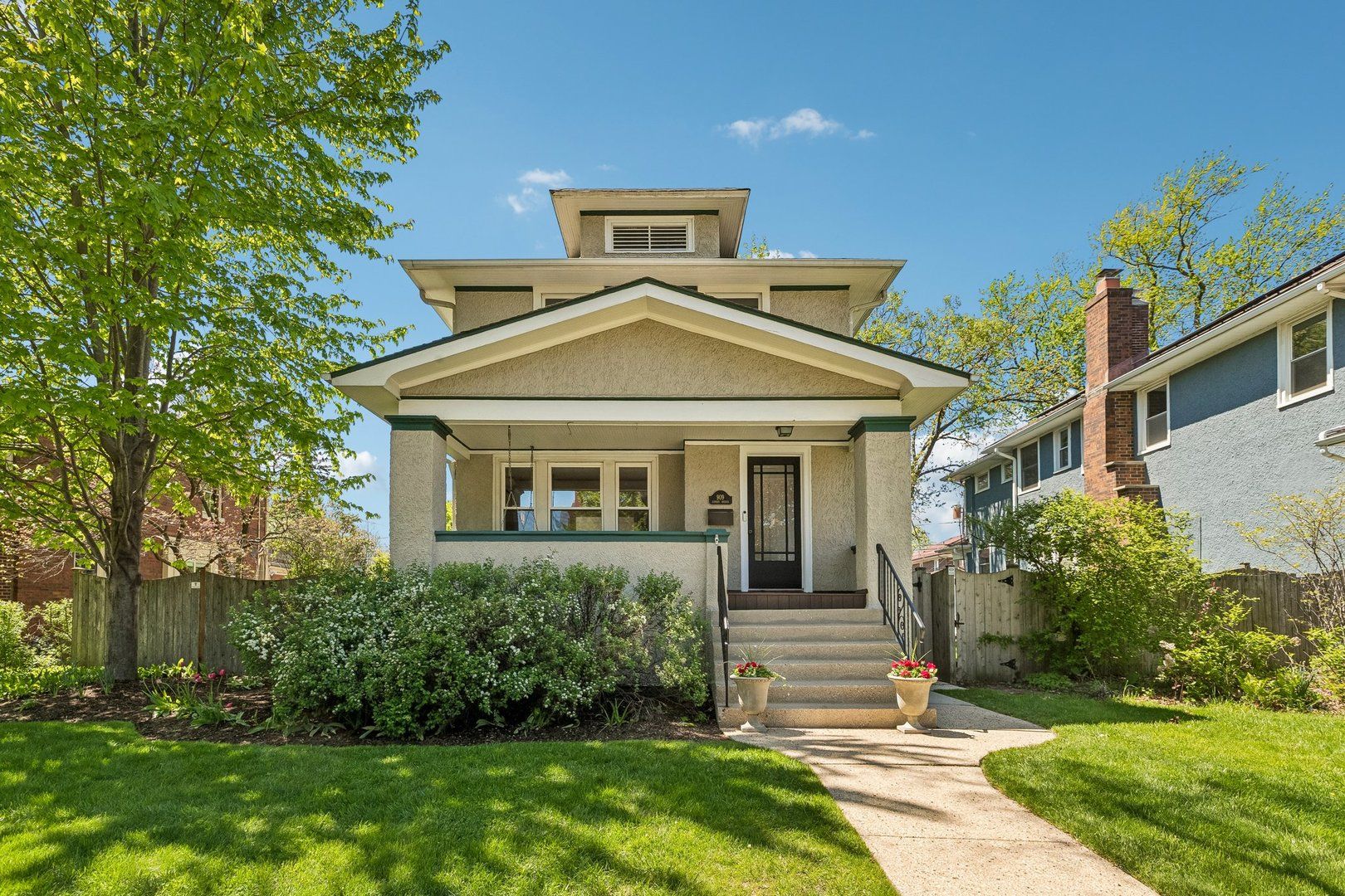 909 Linden Avenue — Oak Park, IL 60302