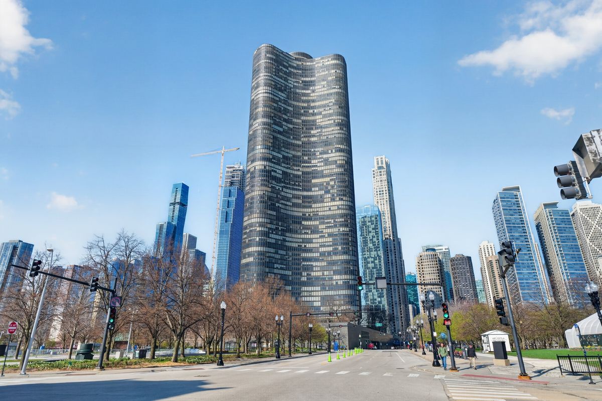 505 Lake Shore Drive, Chicago, IL 60611