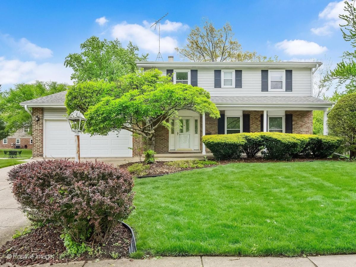 1903 Cheshire Lane, Wheaton, IL 60189