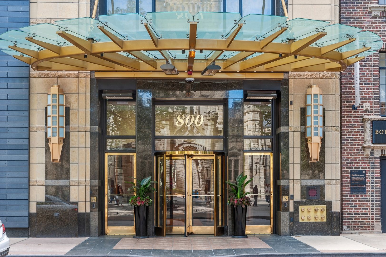 800 N Michigan Avenue #2502 — Chicago, IL 60611