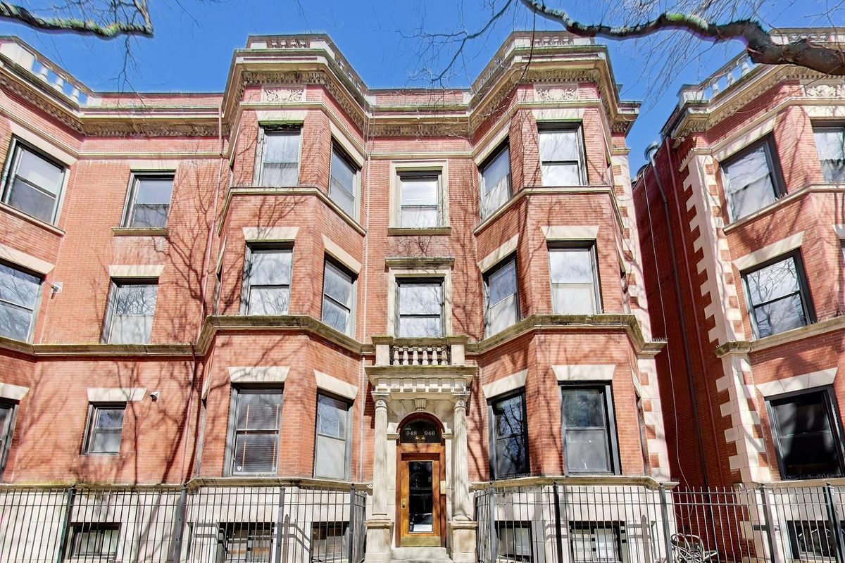 946 Sheridan Road, Chicago, IL 60613