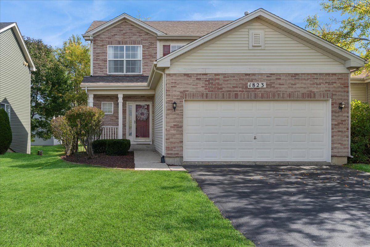 1823 S Fallbrook Drive — Round Lake, IL 60073