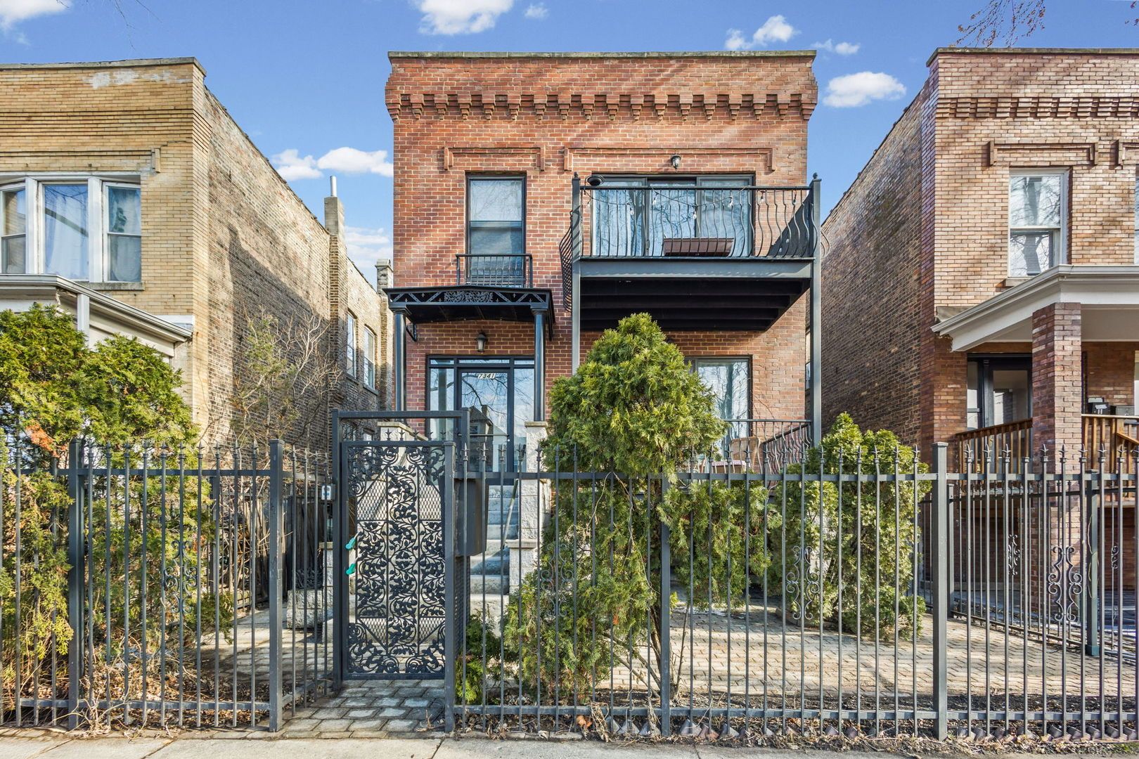 7341 N Honore Street — Chicago, IL 60626