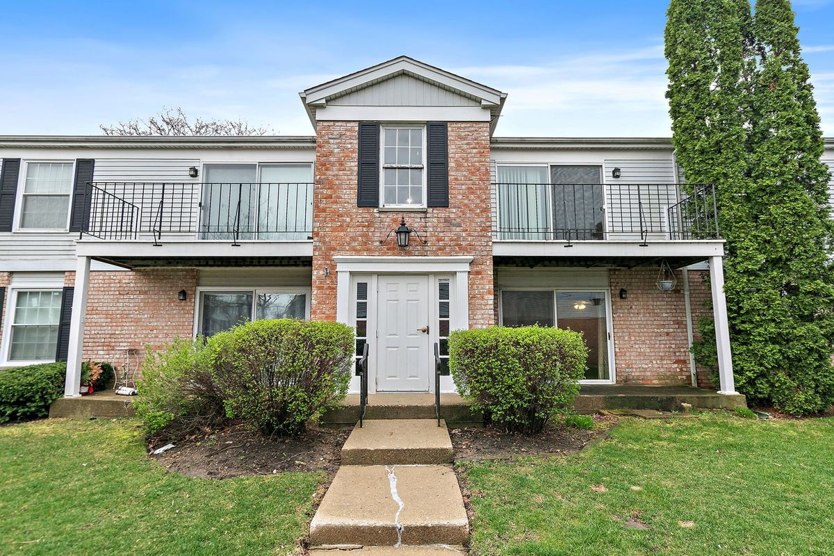 979 Golf Course Road, Crystal Lake, IL 60014