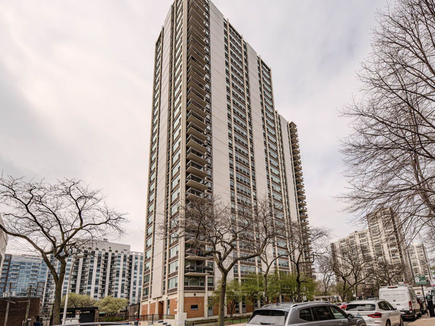 1255 N Sandburg Terrace #2606E — Chicago, IL 60610