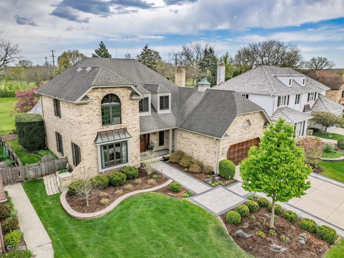 2S517 Danbury Drive, Glen Ellyn, IL 60137
