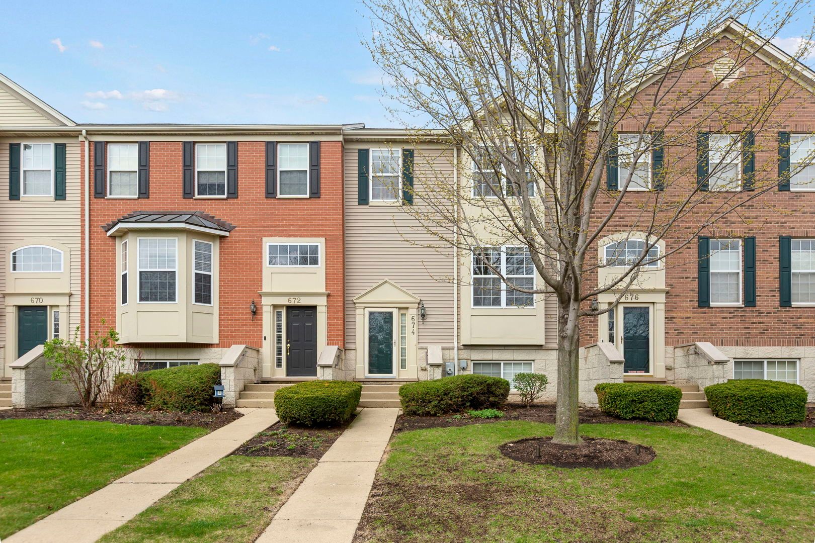 674 Lambert Lane — Bartlett, IL 60103
