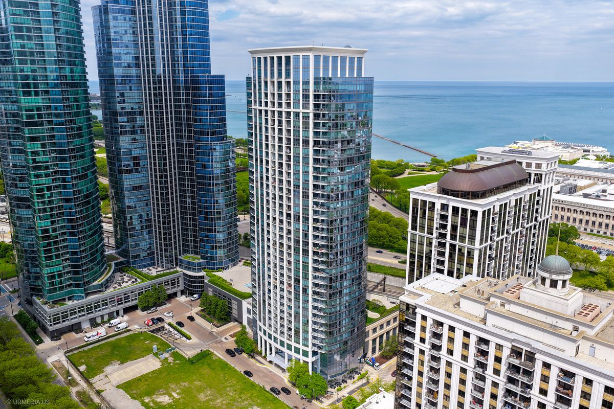 1235 Prairie Avenue, Chicago, IL 60605