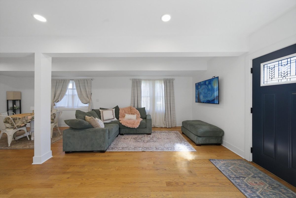 4636 Custer Avenue, Brookfield, IL 60513