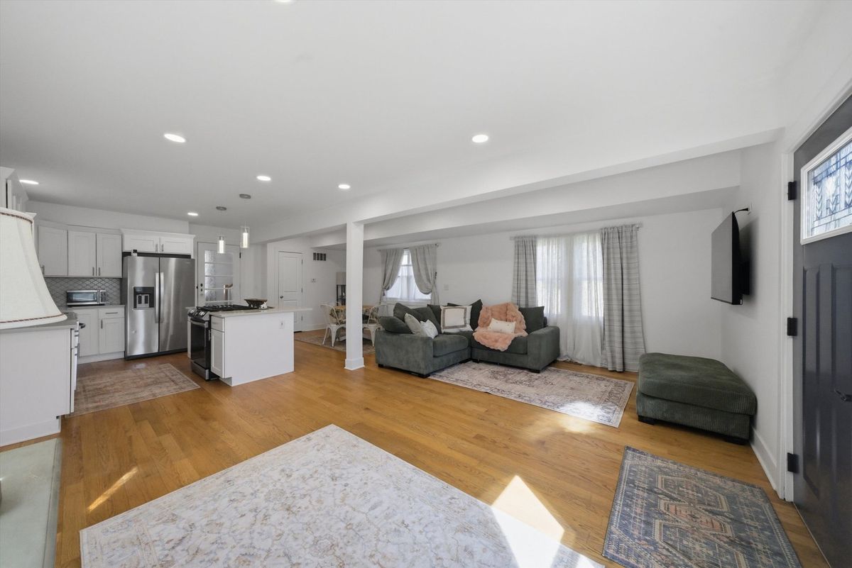 4636 Custer Avenue, Brookfield, IL 60513