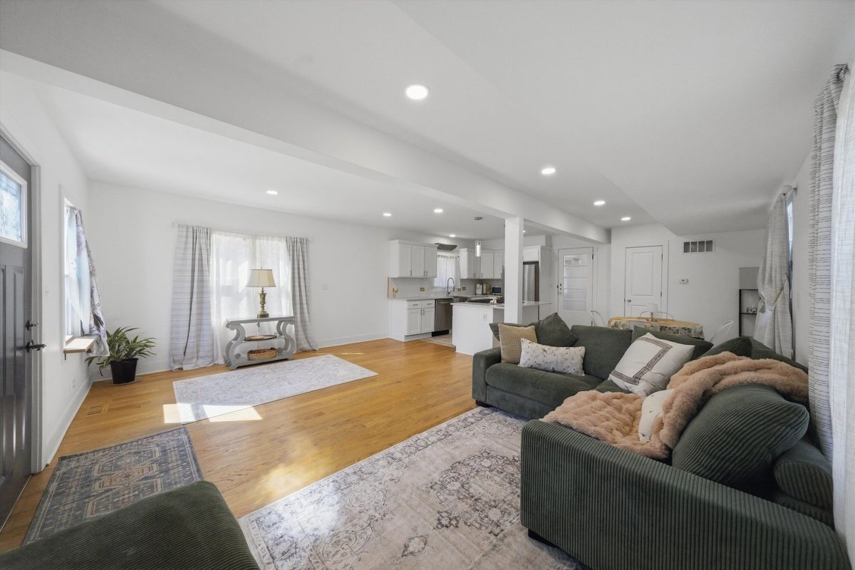 4636 Custer Avenue, Brookfield, IL 60513