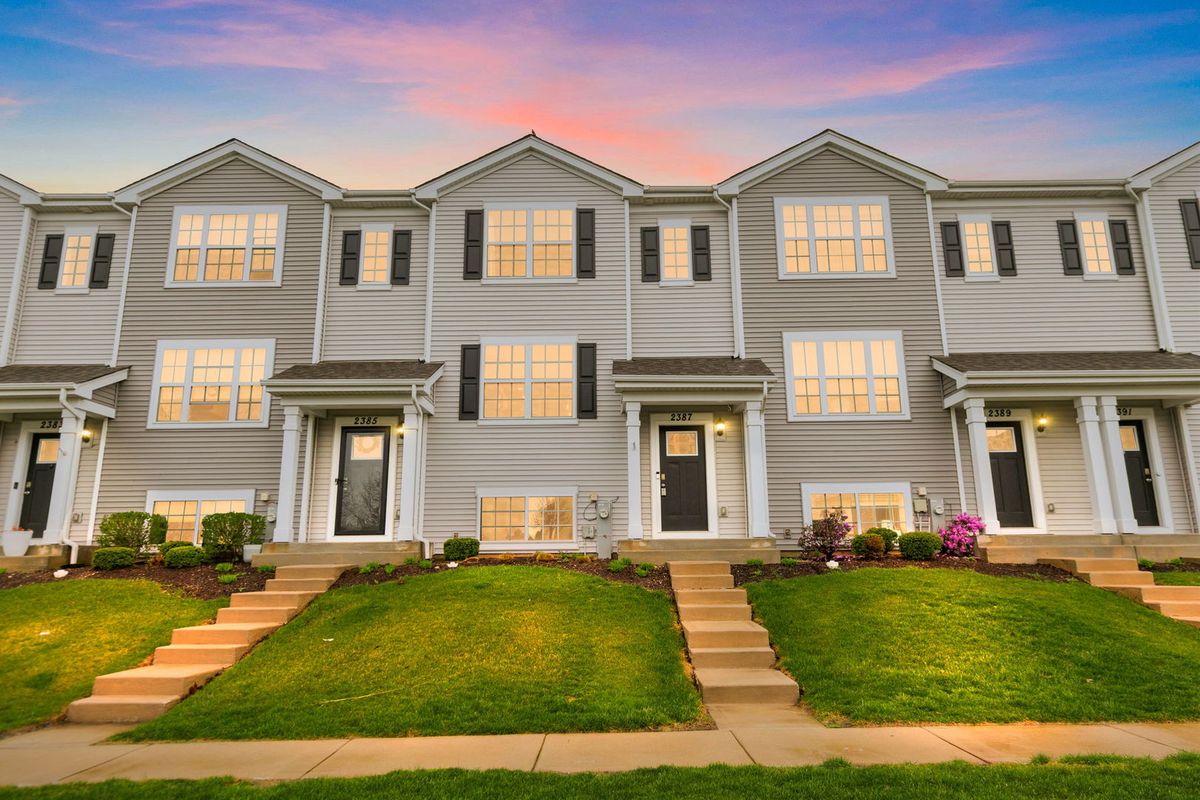 2387 Alison Avenue, Pingree Grove, IL 60140