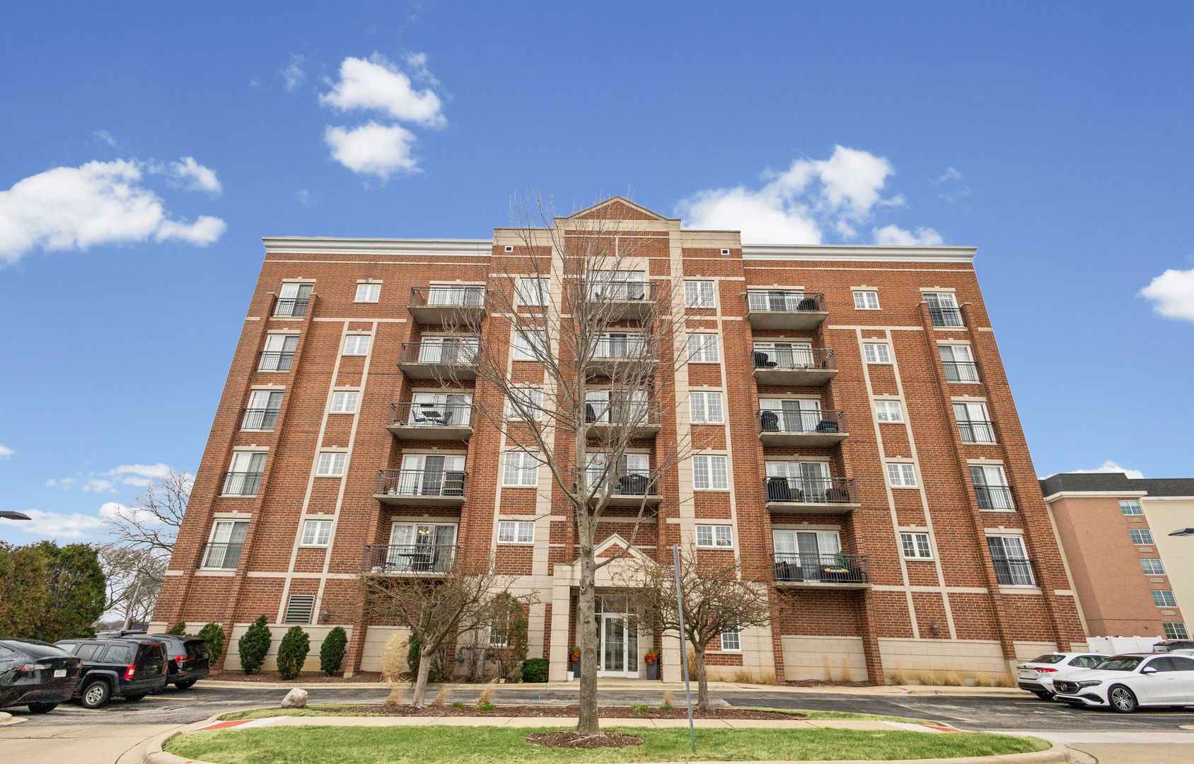 405 S Creekside Drive #605 — Palatine, IL 60074