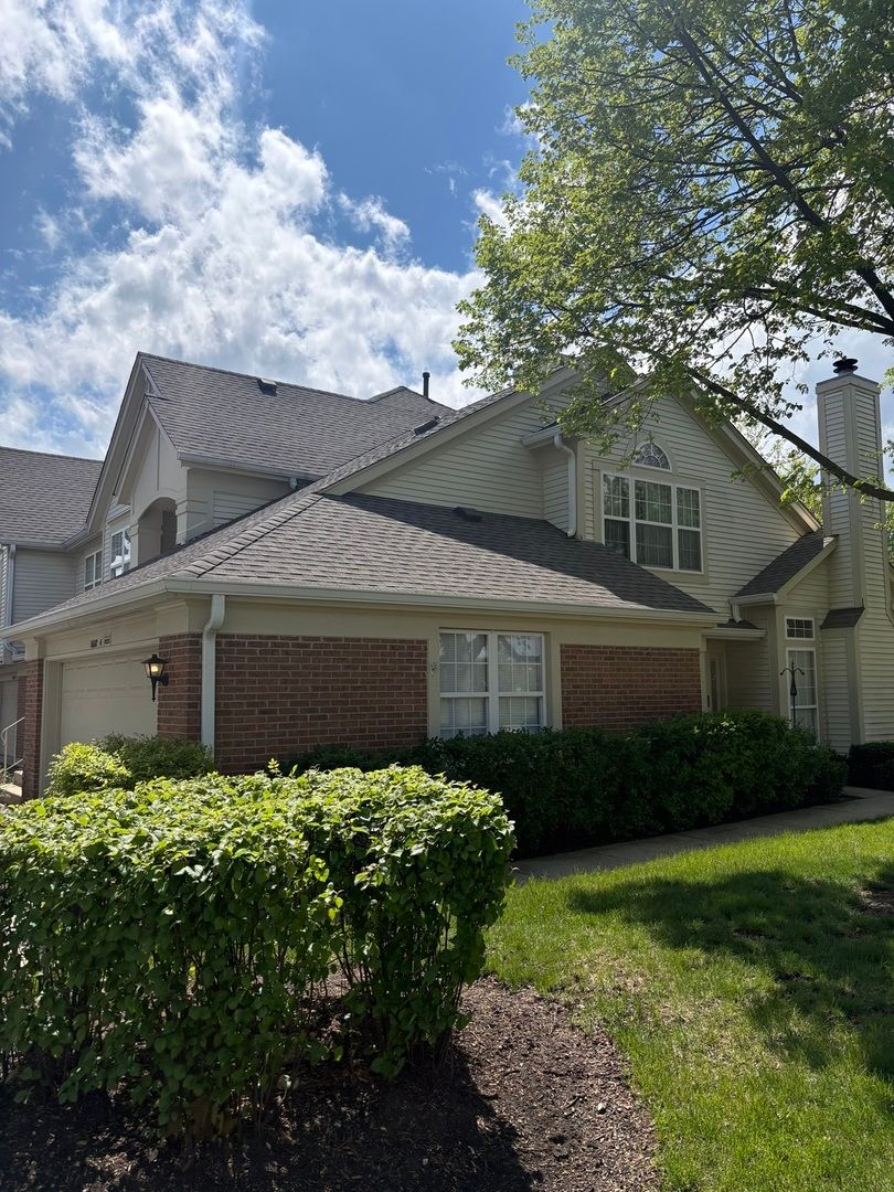 1602 Columbia Circle #4 — Bartlett, IL 60103