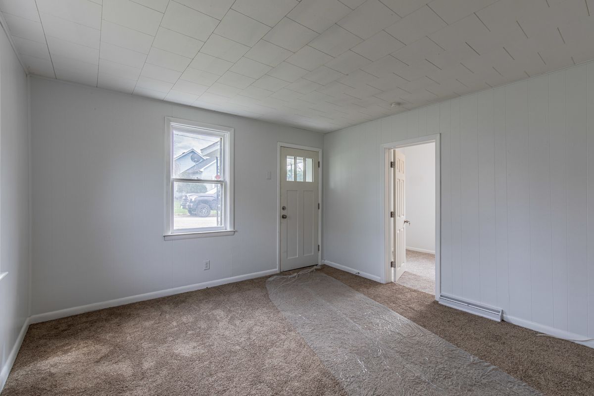 512 W Chestnut Street, Dalzell, IL 61320