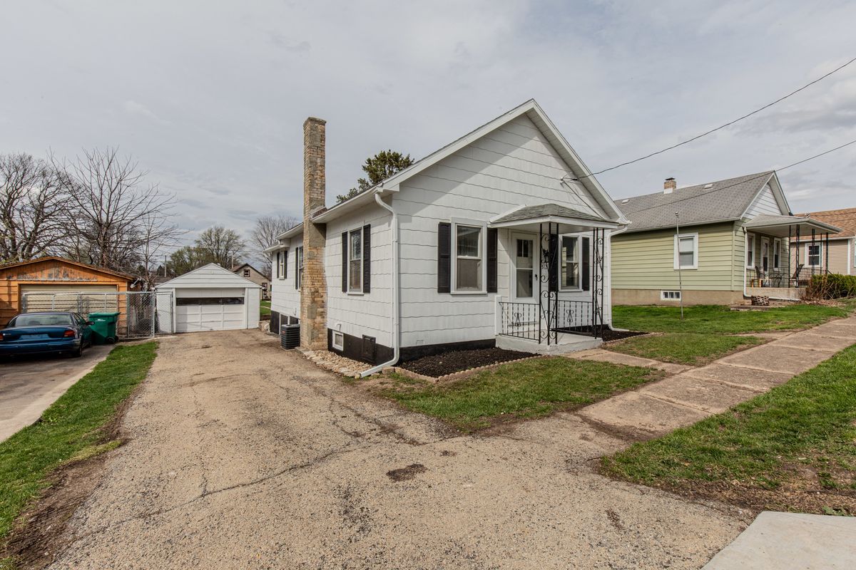 512 W Chestnut Street, Dalzell, IL 61320