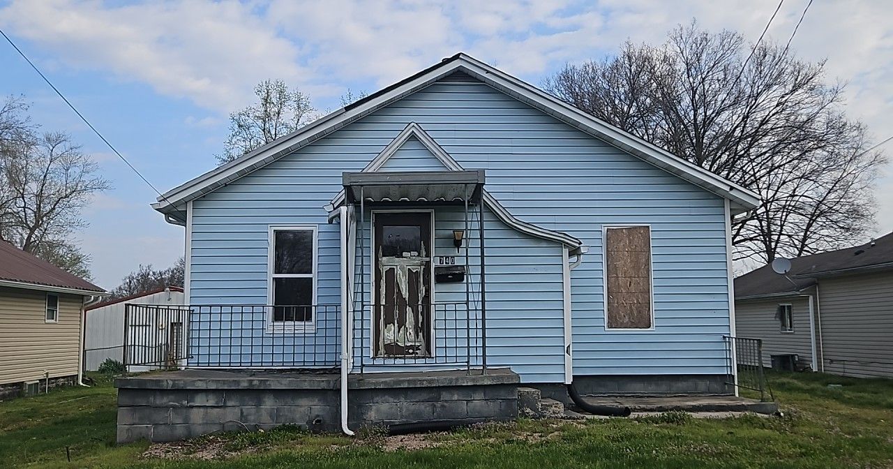 740 E Park Street — Duquoin, IL 62832