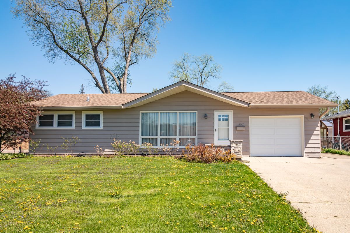 597 Nash Road, Crystal Lake, IL 60014