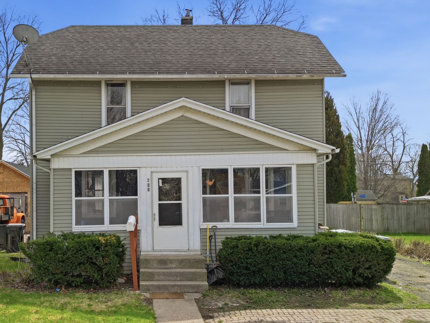 911 W 5th Street — Sterling, IL 61081
