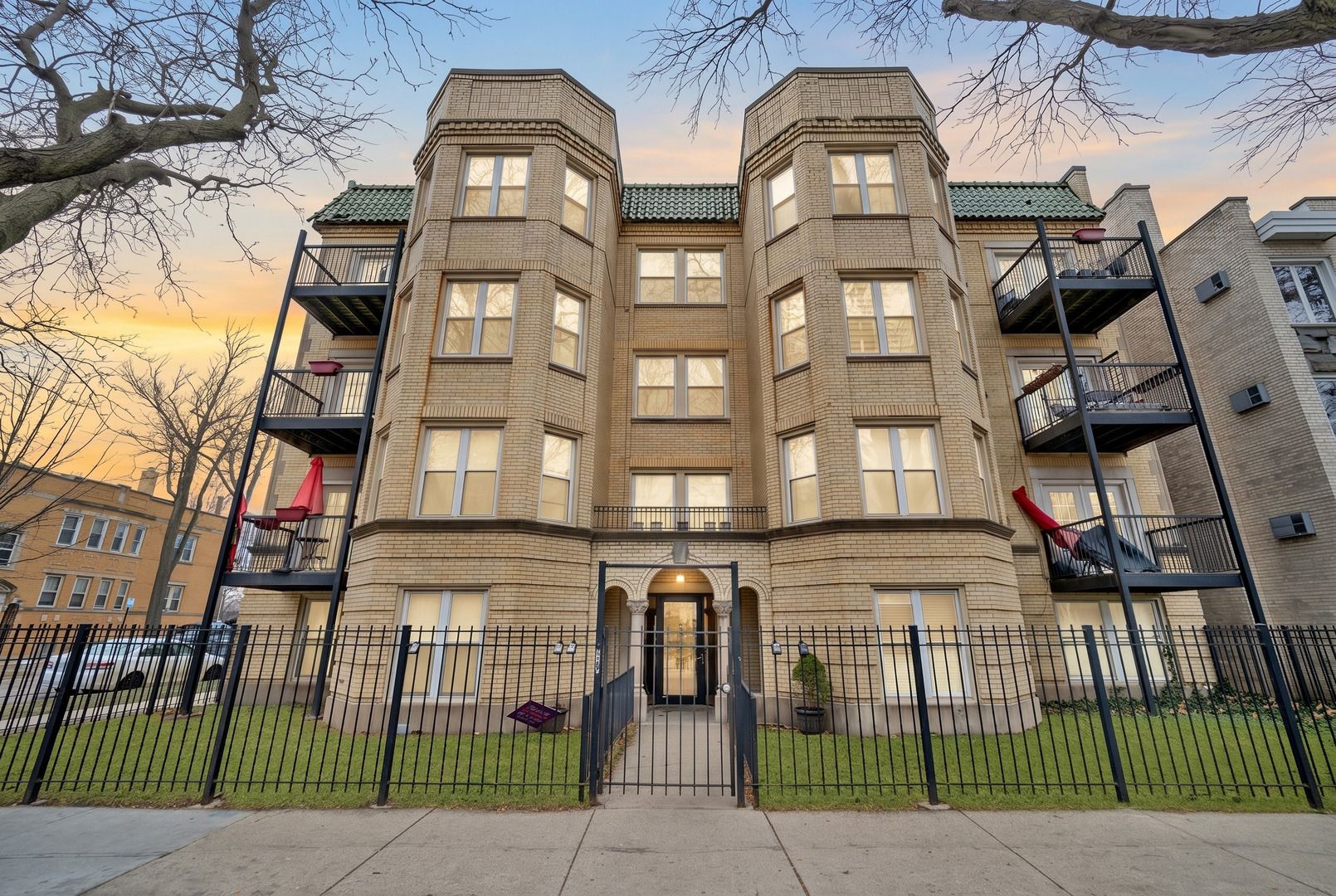 2256 W Arthur Avenue #2 — Chicago, IL 60645