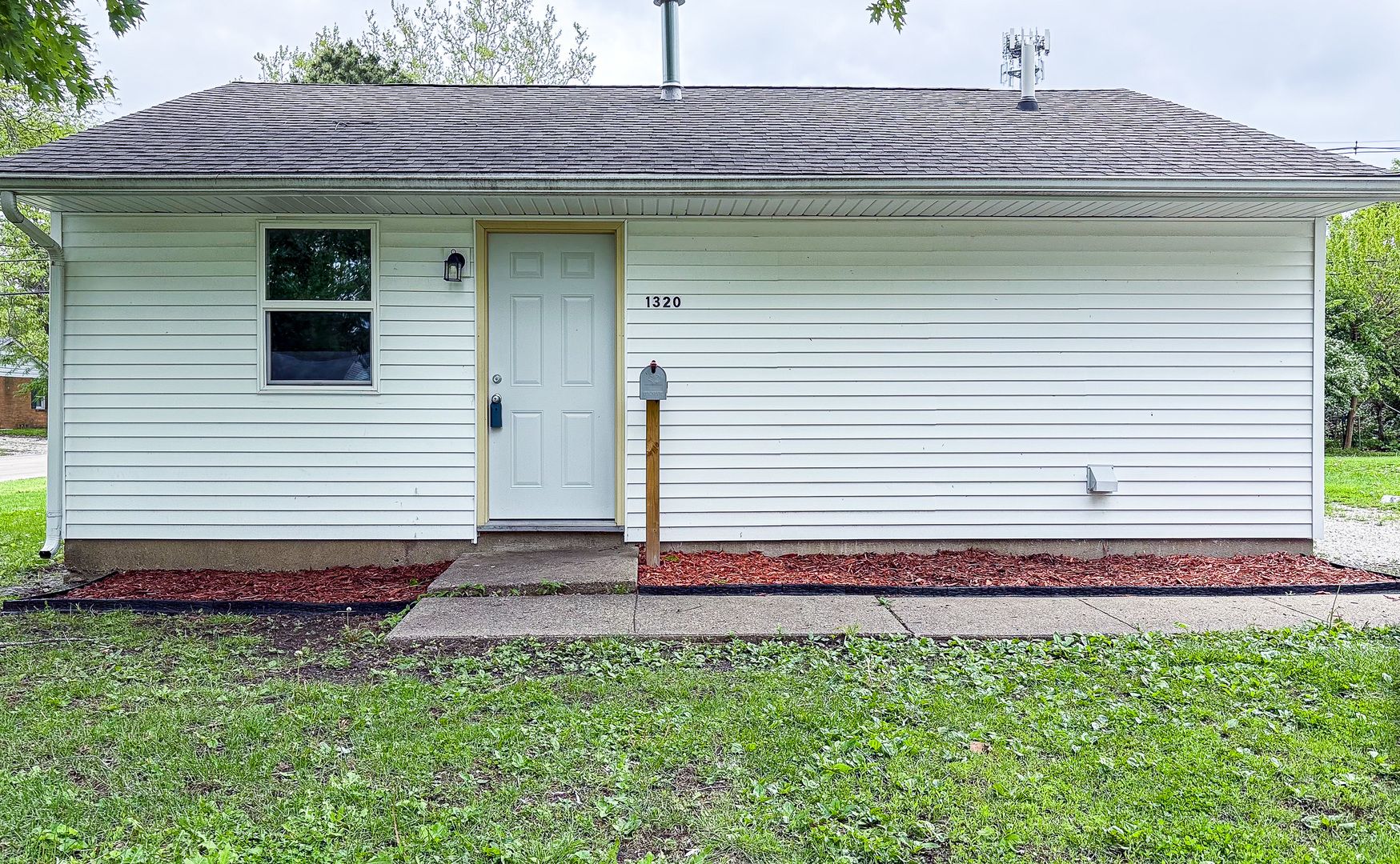 1320 Hedge Road — Champaign, IL 61821