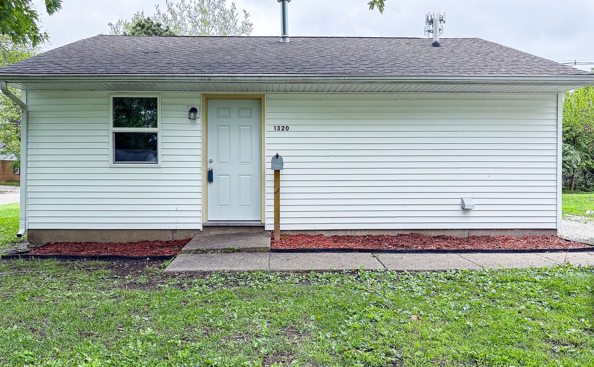 1320 Hedge Road, Champaign, IL 61821