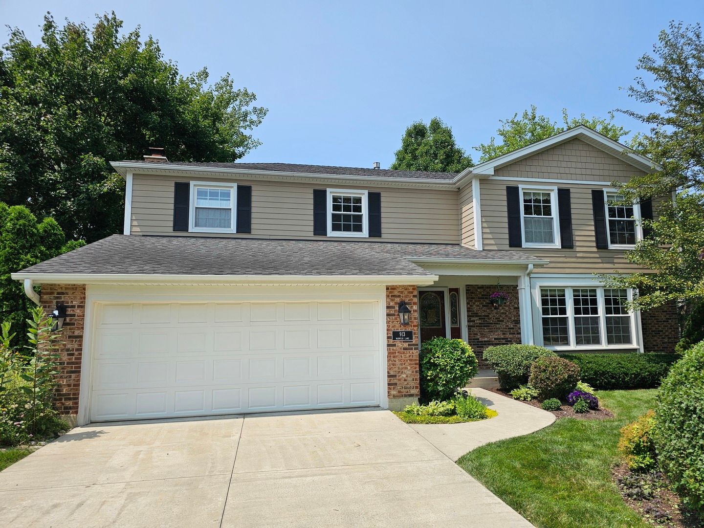 913 Warwick Lane — Libertyville, IL 60048