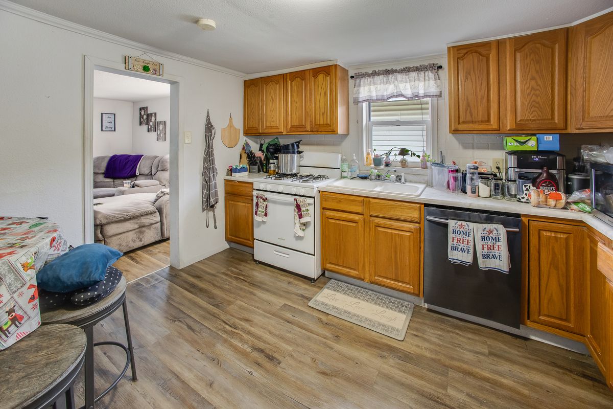 812 E Pembroke Street, Tuscola, IL 61953